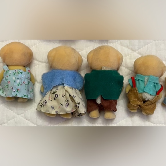 Yellow Labrador Family Calico Critters 🦮 - Picture 2 of 2